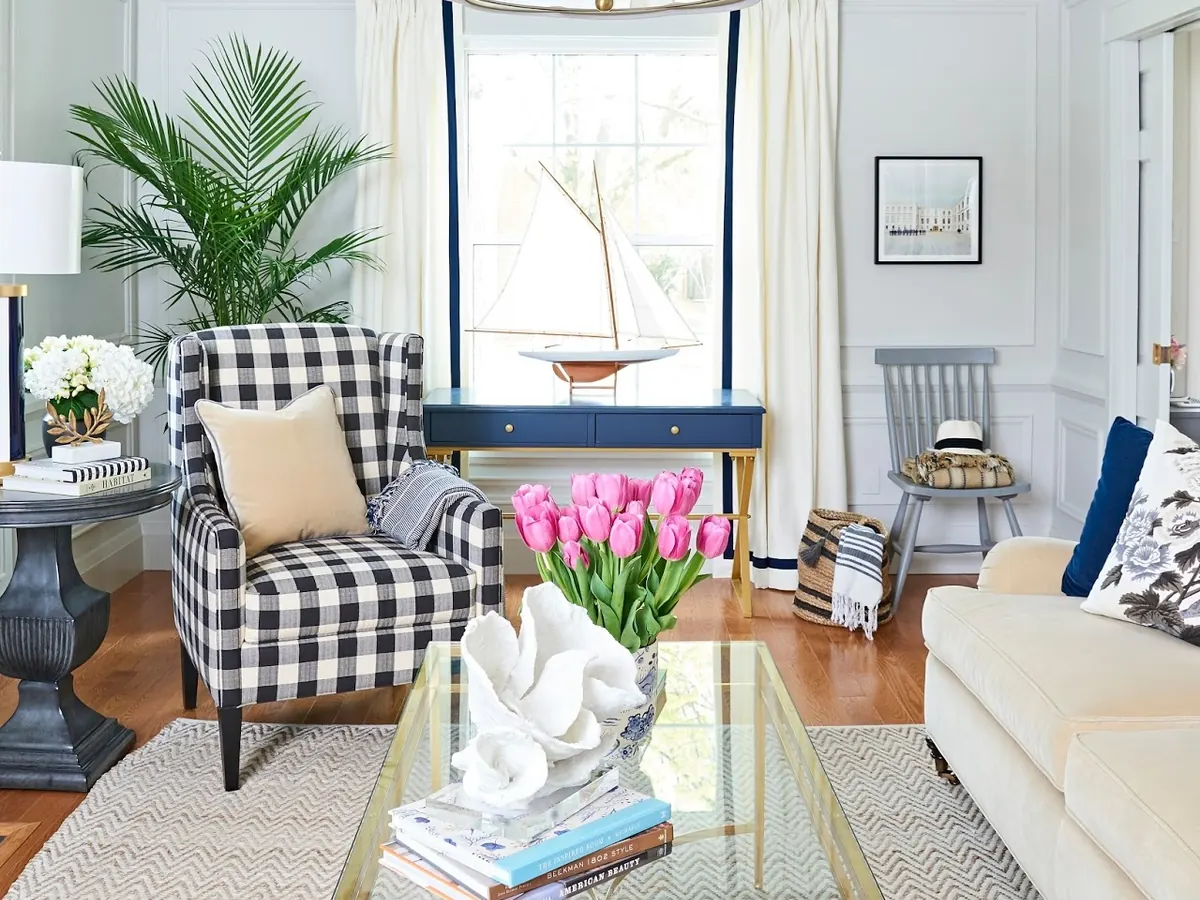 Living room, second view
